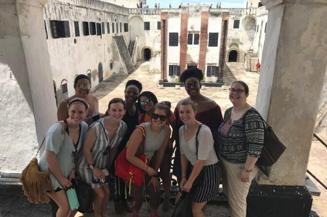 4 Days Trip in Accra, Cape Coast,Kumasi culture & heritage tours - Makola Market and the Centre for National Culture: how to shop without losing the day
