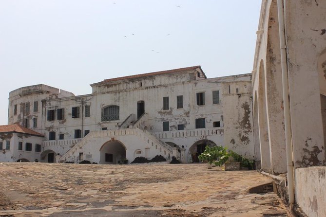 6 day Culture & History Tour in Ghana - Day 3 in Kumasi: Akaa Falls steps, Asante crafts, and cocoa on the ground