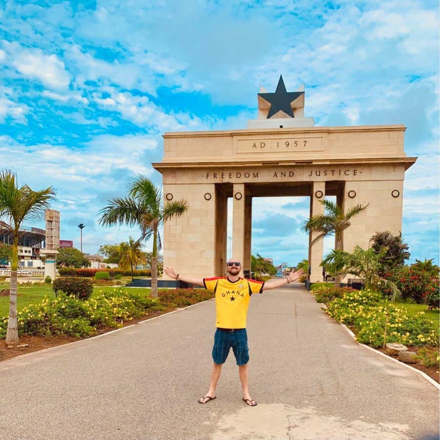 Accra: City Highlights Half-day Guided Tour with Transfers - Ghanaian arts and craft market: shopping time with real vendors and real options