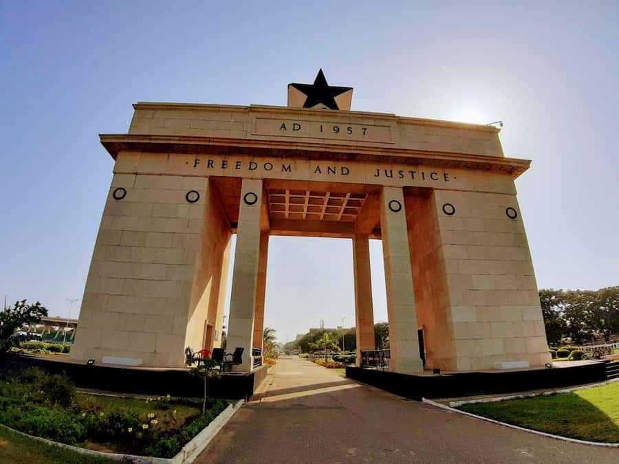 Accra: City Highlights Half-day Guided Tour with Transfers - Driver and guide impact: why commentary quality can change your day