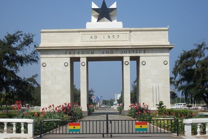 Accra City Tour - Makola Market for pure local energy (with a guide’s help)