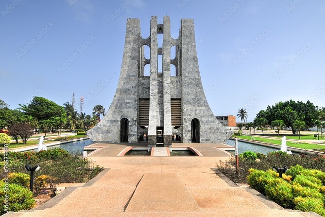 Accra Explored: A Full-Day Private City Tour for Culture Seekers - Makola Market: a big, practical taste of Accra shopping life