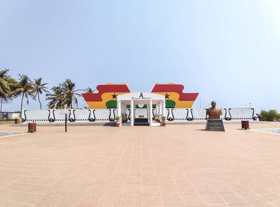 ACCRA GUIDED CITY TOUR, GHANA - Transportation, Food, and the Small Comforts That Add Up