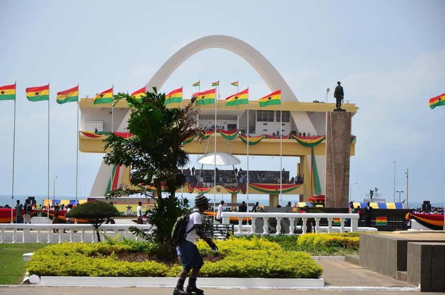 Accra: Guided City Tour with Lunch - Black Star Square and Crossroad Memorial Site: independence with wartime weight