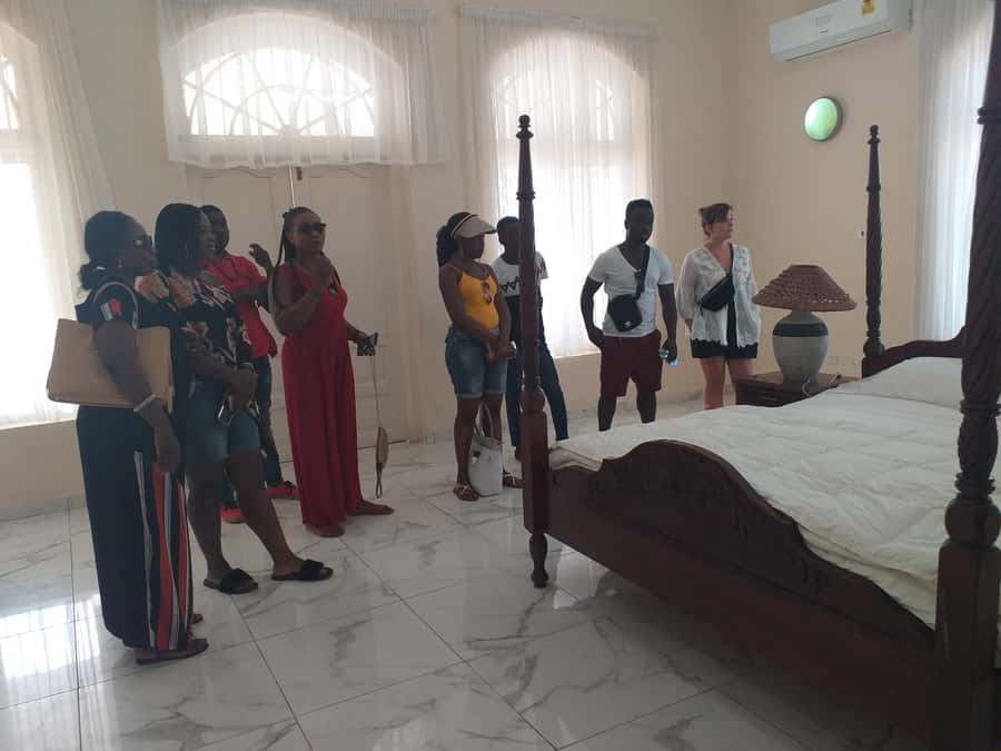 Accra: Guided City Tour with Lunch - Pickup, transport, and what the Kaya Tours experience feels like