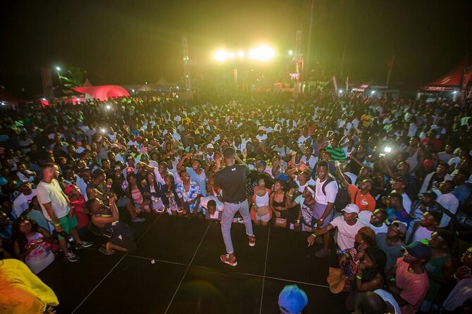 Accra Nightlife with Afrobeat Music and Dance - BloomBar in Osu: the pre-party photo stop that still works as a real hangout