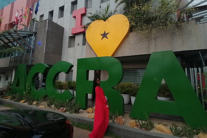 Accra Slave Castle and City Private Tour with Pick up - Independence Square: “Black Star Square” views, architecture, and a quick sea-breeze pause