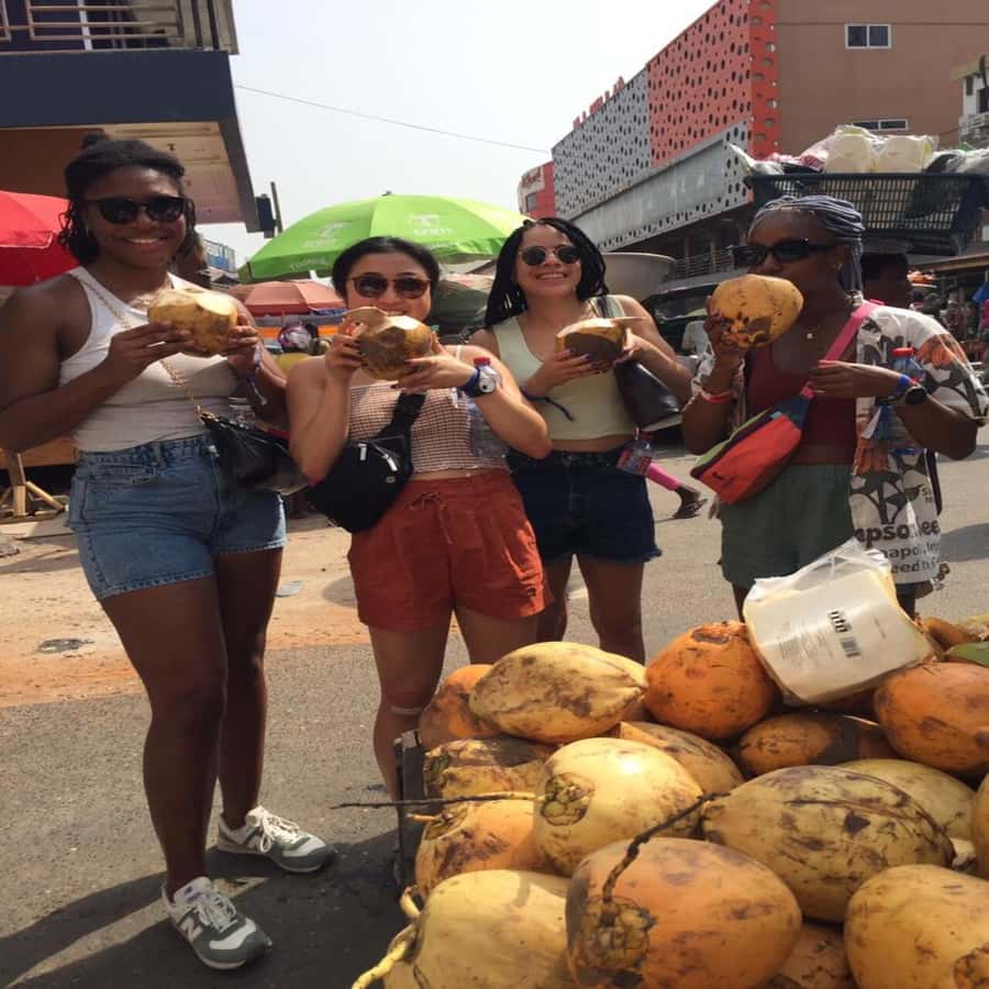 Accra Street Food Tour: Makola Market Tour With Full Lunch - Makola Market: 1 Hour of 8+ Snack and Drink Sampling
