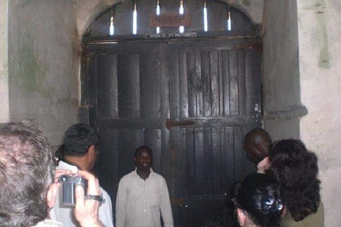 Cape Coast Elmina Kakum Park Private Day Tour - Who should book this Cape Coast, Elmina, Kakum day?