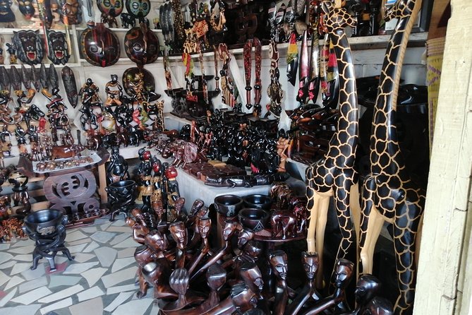 Discover kumasi Tours - Stop 4: Ntonso Adinkra Craftsmen and the language of symbols