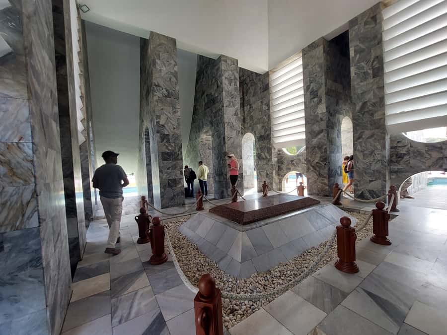 Full-Day Accra City Tour - Accra Arts Centre: shopping with guidance and bargaining help