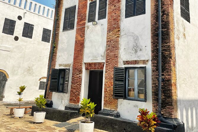 Historical tour in Cape Coast Ghana - Elmina Castle: why a guided walk changes the meaning